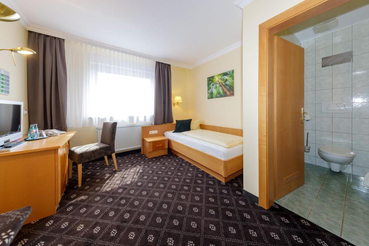 Hotel Zum Adler Nidderau Ngoại thất bức ảnh