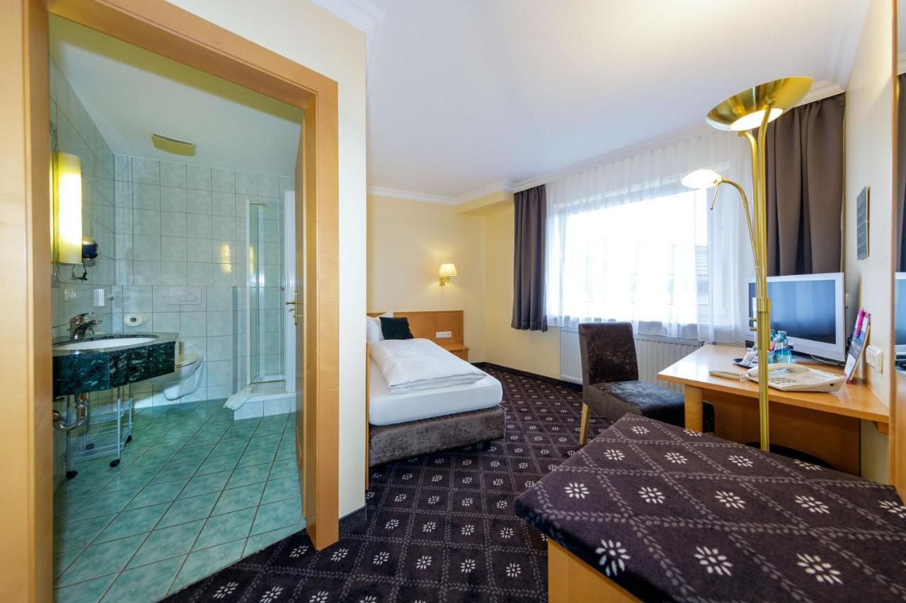 Hotel Zum Adler Nidderau Ngoại thất bức ảnh